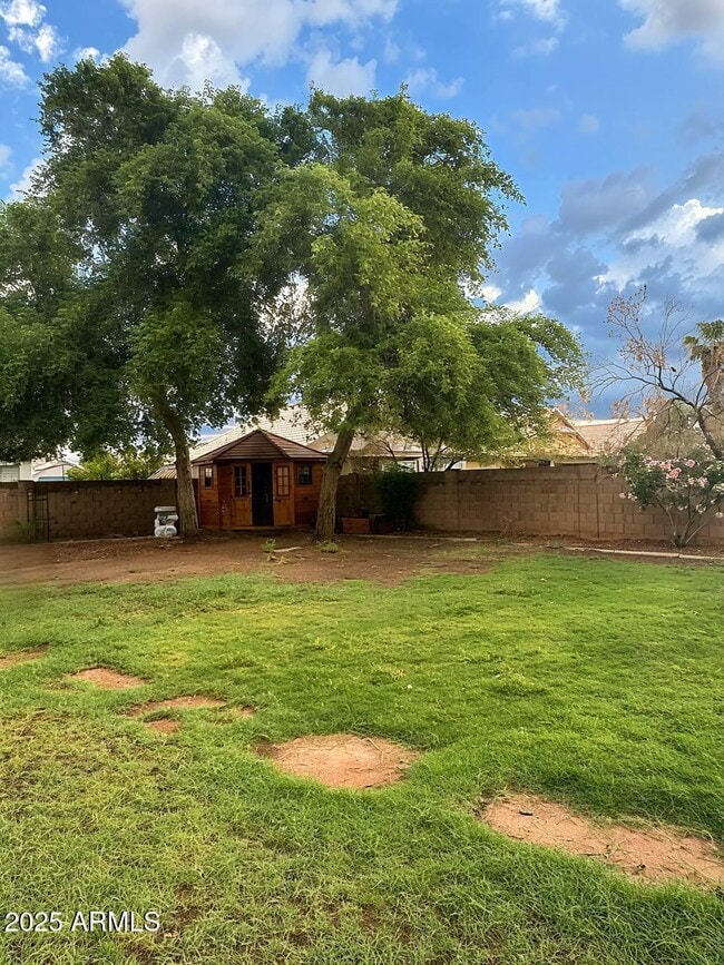 Building Photo - 8461 W Audrey Ln