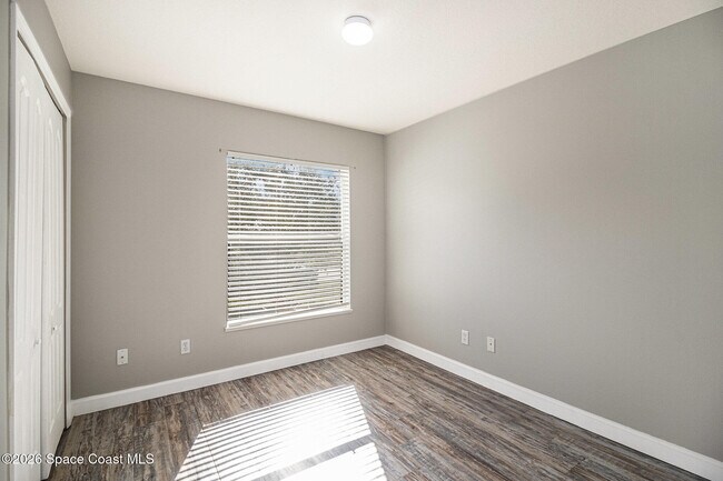 Building Photo - 1667 Desco