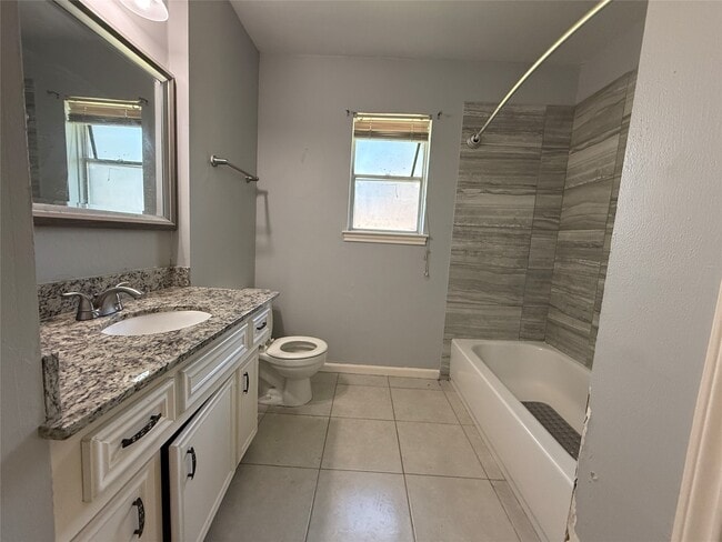 Building Photo - 422 Gamewood Dr
