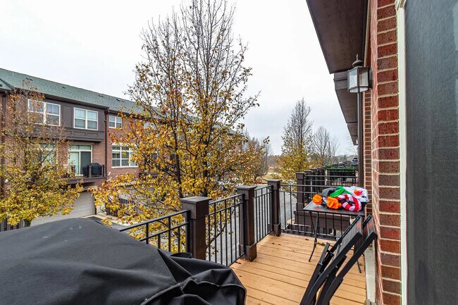 Building Photo - 721 Summit Ln