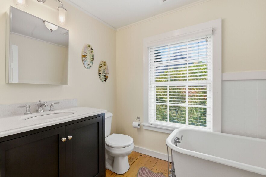 Building Photo - 11 Friendship Ln