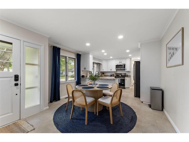 Building Photo - 1424 Vista Ln SW