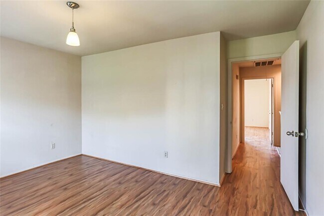 Building Photo - 9901 Sharpcrest St