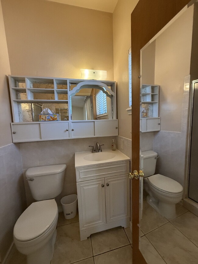 Building Photo - 10449 Chinaberry Dr