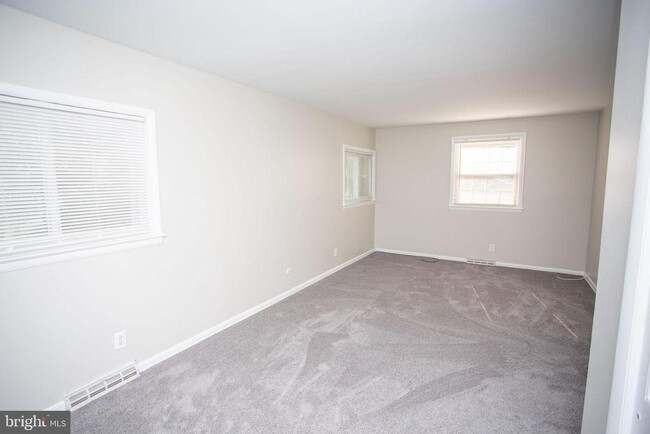 Building Photo - 1016 Eagle Ln