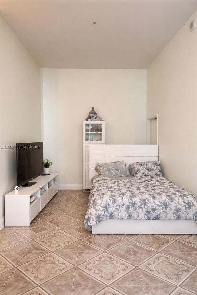 Building Photo - 1900 N Bayshore Dr