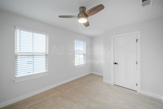 Building Photo - 533 Daffodil Ln