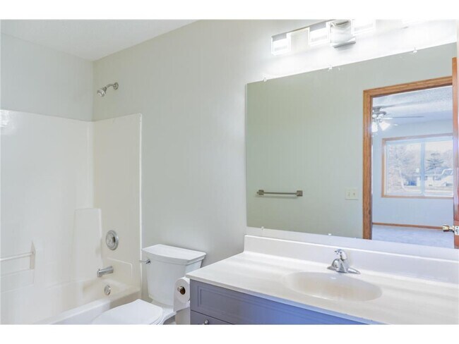 Building Photo - 112X Crystal Pl W