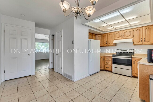 Building Photo - 131 E 500 S