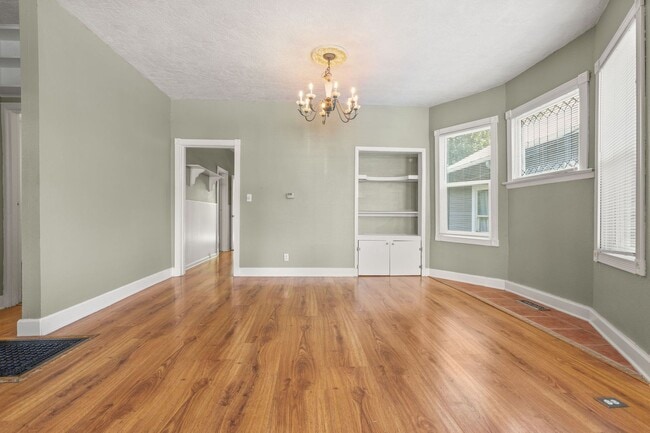 Building Photo - Spacious 3 bedroom, 1 Bath House in Inner SE Portland - Everything Right at Your Doorstep!