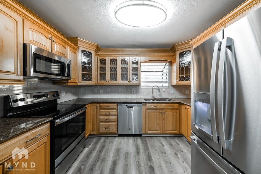 Building Photo - 701 Hillside Dr