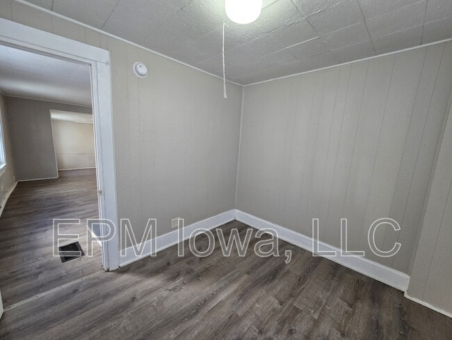 Building Photo - 109 Summit Ave