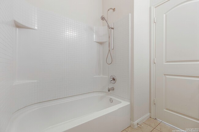 Building Photo - 7810 Creekshore Cove