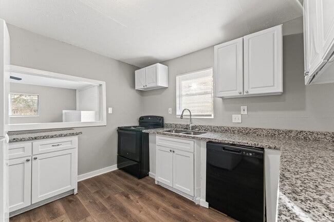 Building Photo - 3034 Akard St