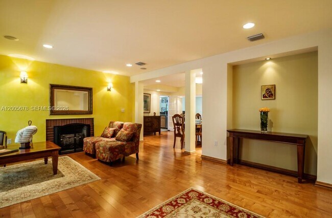 Building Photo - 1237 Aduana Ave