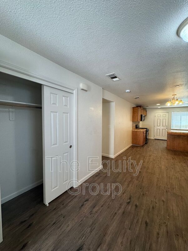 Building Photo - 2116 W Lark Ave