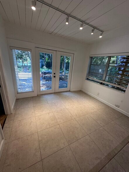 Building Photo - 3801 SW 31st Dr