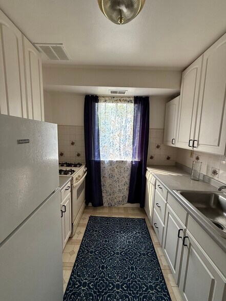 Building Photo - 9921 Bustleton Ave