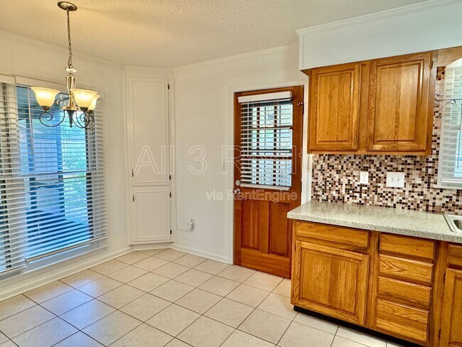 Building Photo - 2311 Cottingham Dr