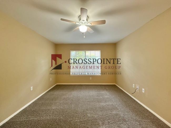 Building Photo - 211 Willowbrook Ln