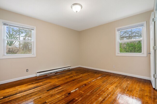 Building Photo - Available Now: Single Family Home Downtown Durham