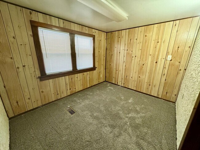 Building Photo - 3+ bed 2 bath house in south central Lincoln.