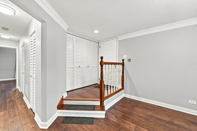 Building Photo - 981 West Ct