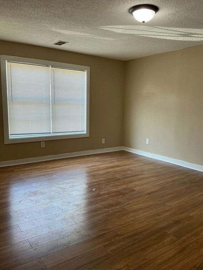Building Photo - Section 8 Approved