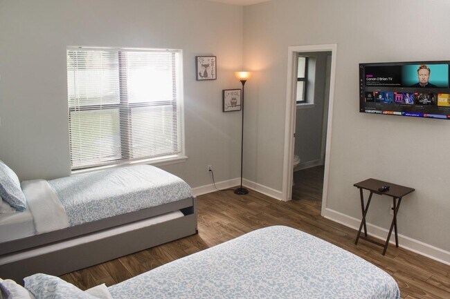 Building Photo - 13321 Lake Breeze Ln