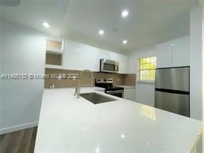 Building Photo - 2 br, 1 bath Condo - 1245 Pennsylvania Ave...