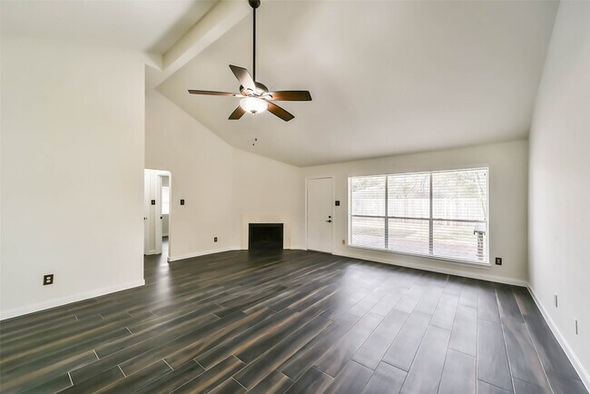 Building Photo - 2511 Pine Cone Dr