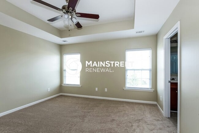 Building Photo - 3 Bedroom Pet-Friendly Home in Charlotte, NC with Main Street Renewal