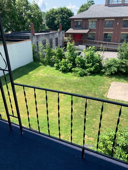 Building Photo - 816 Green Ridge St