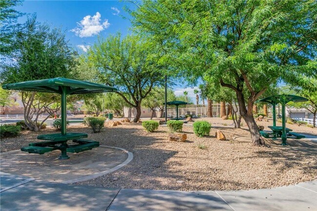 Building Photo - UPDATED 2 BED 2 BATH CONDO IN SOUTH ARLING...