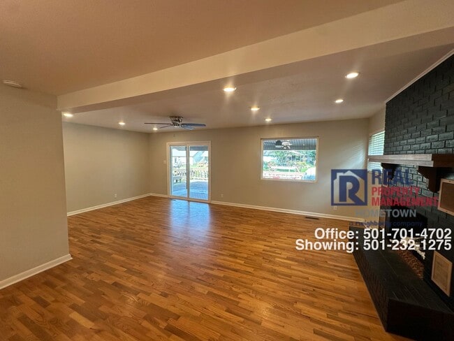 Building Photo - 300 W Mountain View Dr