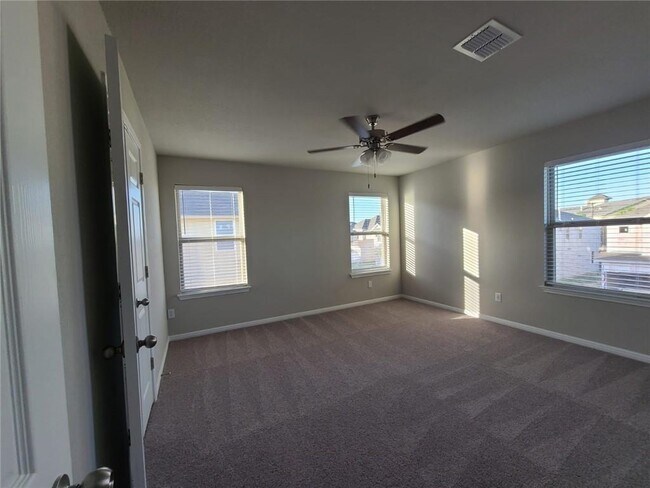 Building Photo - 3201 College Park Dr