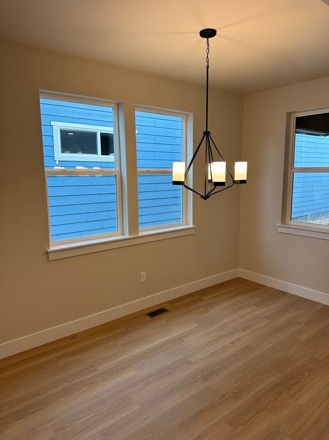 Building Photo - Beautiful Painted Prairie - 4 Bed room home - Available April!!