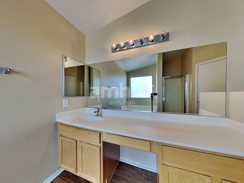 Building Photo - 1843 S 105th Dr