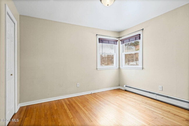 Building Photo - 165 S Pine Ave