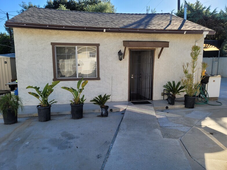 Building Photo - 12877 Glenoaks Blvd