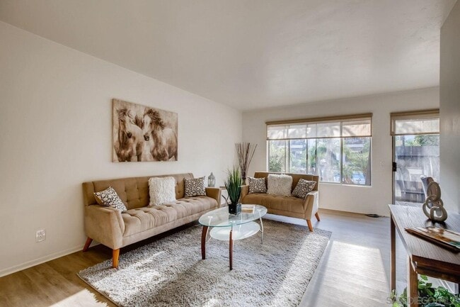 Building Photo - Upgraded 2bd/1ba Condo with Washer/Dryer in unit!