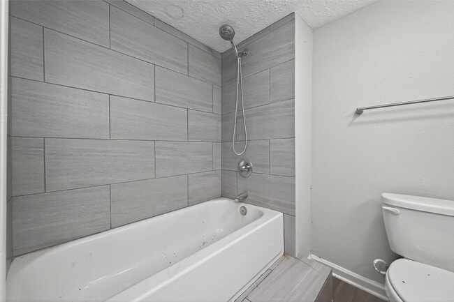 Building Photo - 1305 St Lawrence River Rd