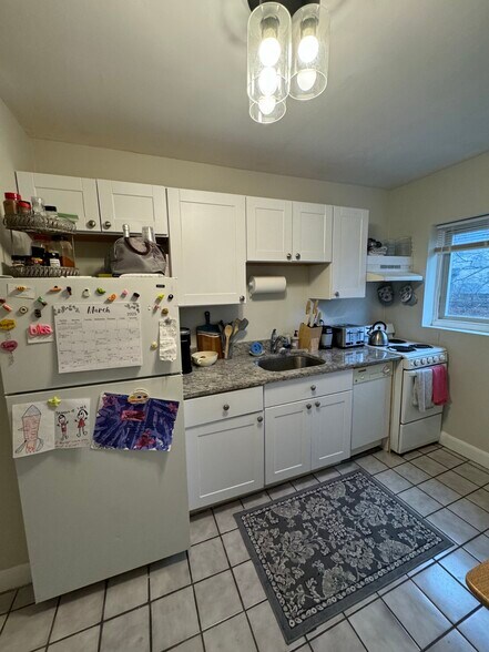 Primary Photo - 63 Selkirk Rd