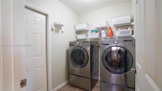 Building Photo - 1546 Sandpiper Cir