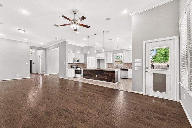 Building Photo - 3854 Fleetwood Falls Ln