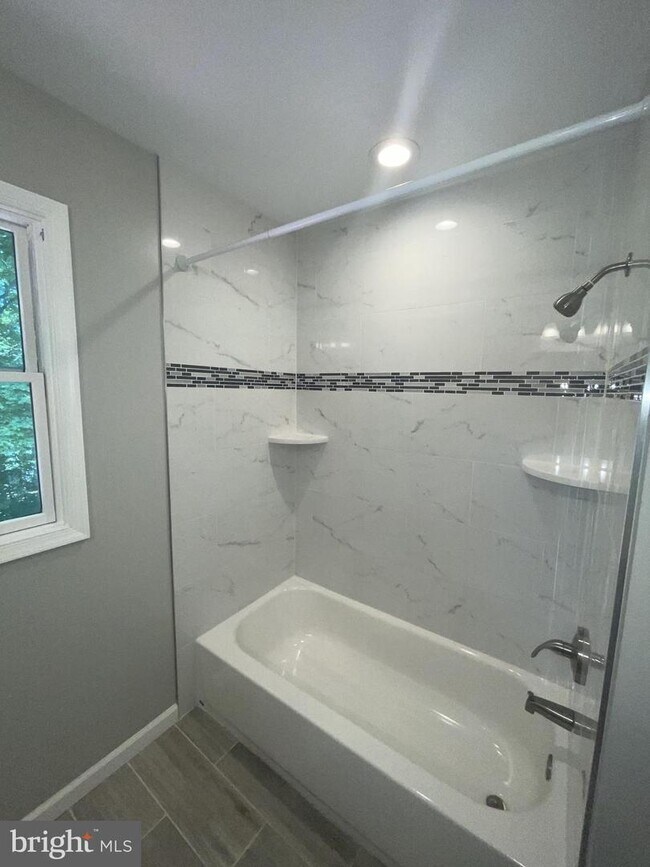 Building Photo - 6463 Honey Tree Ct