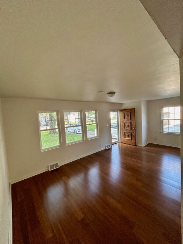 Building Photo - 2324 Van Buskirk Rd