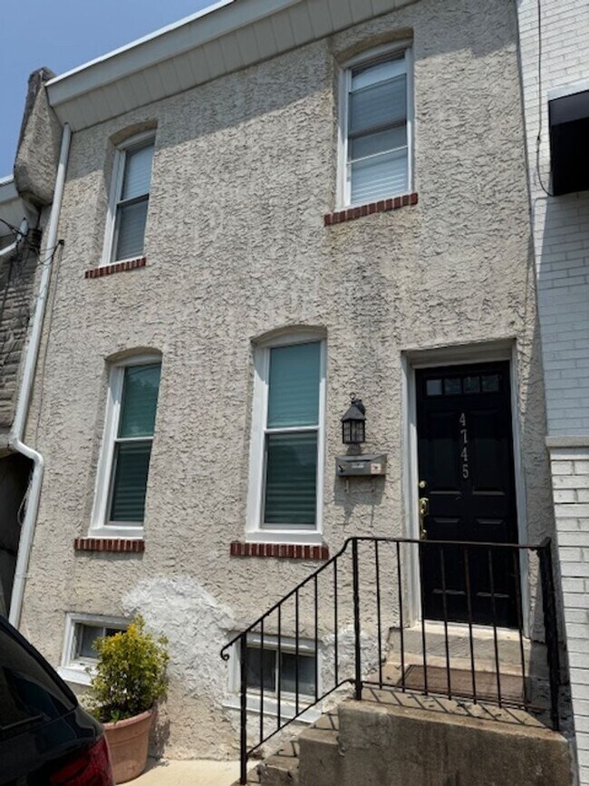 Building Photo - Charming 2 Bed, 2.5 Bath Home with Den & B...