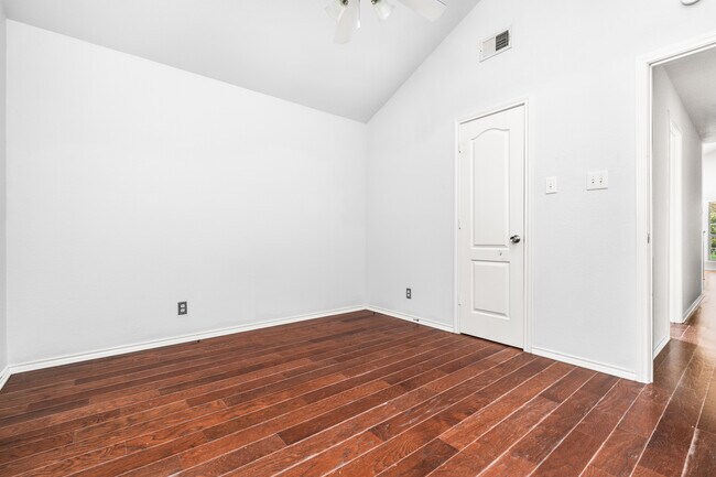 Building Photo - 5314 Lake Golden Dr