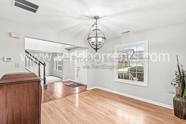 Building Photo - 261 Wyndotte Dr